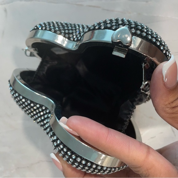 Y2K Heart Shaped Diamond purse - Picture 3 of 4
